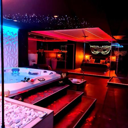 ריווזאלט Les Secrets Rooms, Love Room De Luxe Avec Jacuzzi מראה חיצוני תמונה
